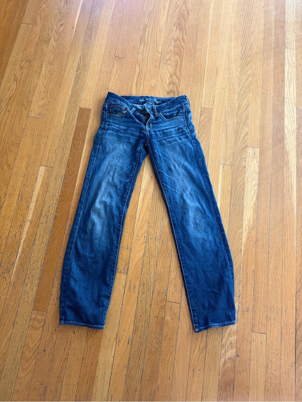 American Eagle Outfitter Low Rise Blue Straight Leg Jeans